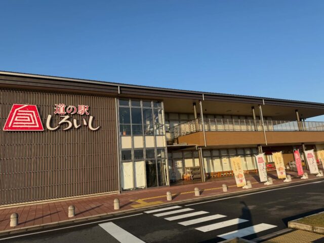 おはようございます😊☀️
3月23日（月）9時オープンしました！
いいお天気になりました☀️

3連休あけ、雨の影響もあり
お野菜の出荷が少なく感じます。

【3月23日はホットサンドを楽しむ日】
日付は1が3で挟まれていることから「サンドイッチの日」とされる3月13日から、サンドイッチを焼く音「ジュウ（10）」をたして3月23日としたもの。

週末は店頭にて
『524'scoffee』さんが
ホットサンドを販売されます✨
めっちゃ美味しいです😋✨
ぜひご賞味ください😊

※本日、2階レストランは
臨時休業させていただきます🙇‍♀️

本日もご来店お待ちしてます😊

#道の駅しろいし
#524's coffee
