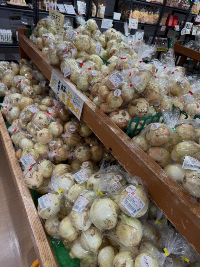 おはようございます😊
4月1日（水）9時オープンしました！

🌸新年度始まりました🌸
『道の駅しろいし』も
気持ち新たに頑張ってまいります🌸

【4月1日は、こころのヘルスケアの日】
日付は4月1日の新年度の始まりは忙しく変化が多いため、「こころのヘルスケア」を意識してほしいとの思いから。
記念日を通じて自分の心の状態と向き合い「ちょっとした気づき」の段階でケアし、ひとりで悩ます専門家に相談するなど、適切な支援にたどり着くことが出来る社会を目指すことが目的。

本日もご来店お待ちしてます😊

#道の駅しろいし