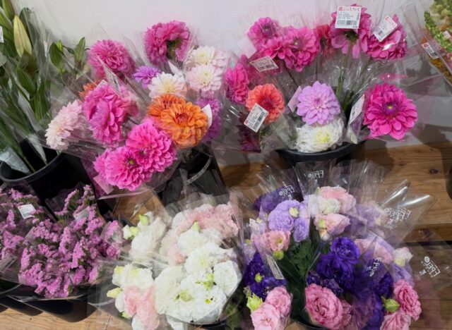 おはようございます😊
4月14日（火）9時オープンしました！

雨が降り出してきました☔️

【明日4月15日（水）は定休日です】

お野菜🧅🥬🍅いちご🍓🍓🍓
お惣菜たくさん出荷されてます😊

本日もご来店お待ちしてます😊

#道の駅しろいし