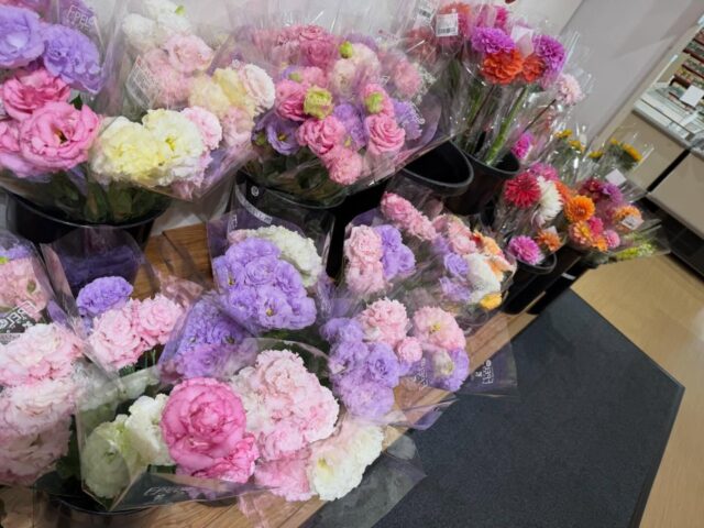 おはようございます😊
4月27日（月）9時オープンしました✨

お野菜🧅🍅🥬🥒
いちご🍓🍓🍓
たくさん出荷されてます😊

本日もご来店お待ちしてます😊

#道の駅しろいし