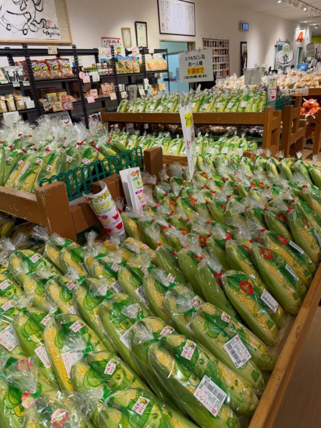 おはようございます😊
6月14日（日）9時オープンしました！

朝から多くのお客様にご来店いただきありがとうございます😊🙇‍♀️

本日もスイートコーン🌽
お一人様5袋までに制限させていただいてます🙇‍♀️

最後の写真はバルーン🎈です🎈
週末練習されてるのかなぁ？

本日もご来店お待ちしてます😊

#道の駅しろいし