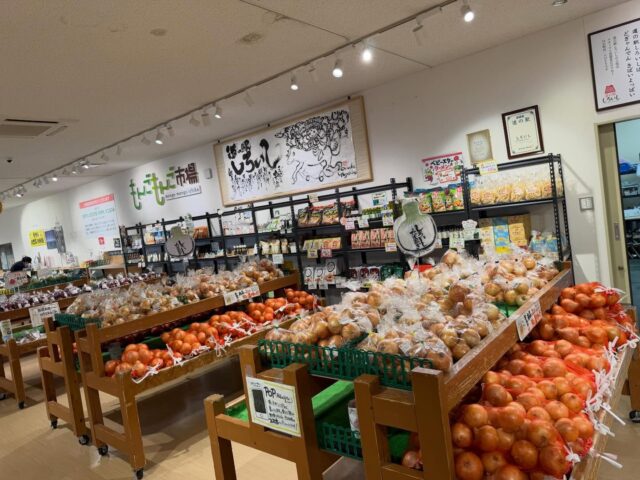おはようございます☔️
7月1日（水）9時オープンしました！

🌽スイートコーン🌽の入荷は
ありませんでした🙇‍♀️

【7月1日は、健康独立宣言の日】
無病息災を祈る日である「夏越の祓」の翌日で、1年の折り返しとなる日。
「目指そう健康100歳現役」をスローガンとして健康について考え、自ら健康を作るという意識を広めることが目的。

雨の影響で店内外滑りやすくなってますので、お気をつけてお越しください🙇‍♀️

本日もご来店お待ちしてます😊

#道の駅しろいし