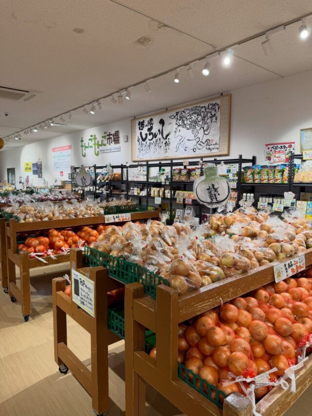 おはようございます☔️
7月4日（土）9時オープンしました！

【7月4日は滝修行の日】
日付は「7」を滝から流れ落ちる水の形に、「4」を手を合わせて滝に打たれる人の横からの姿に見立てて7月4日に。また、滝修行の体験などが行いやすい夏の始まりの時期であることも由来の一つ。

雨の影響で店内外滑りやすくなってますのでお気をつけてお越しください😊

本日もご来店お待ちしてます😊

#道の駅しろいし