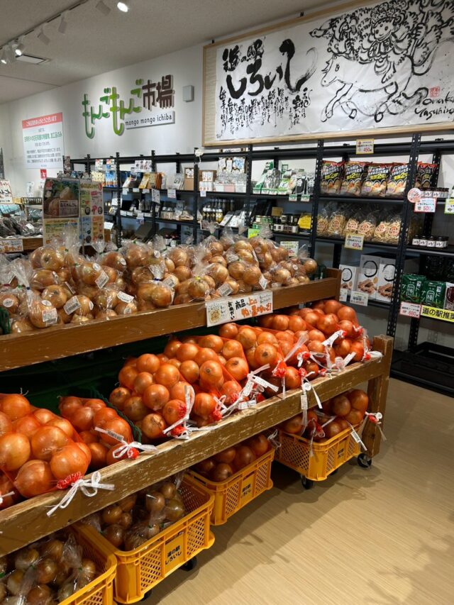 おはようございます😊
7月18日（土）9時オープンしました！

今朝は少しだけスイートコーン🌽が入荷してます✨

夏野菜🥒🍆🫑
お惣菜、おやつも入荷してます😊

今日から3連休、ドライブの休憩に
お立ち寄りください😊

本日もご来店お待ちしてます😊

#道の駅しろいし