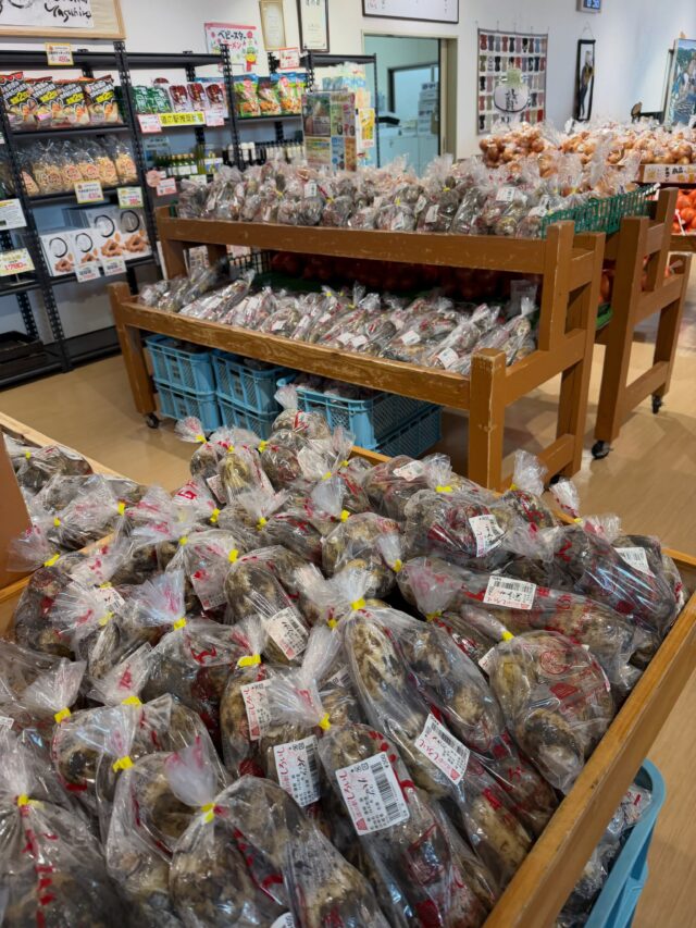 おはようございます☀️
8月1日（土）9時オープンしました！

夏野菜が少しずつ増えてきました🥒🍆🫑

暑い日が続いてますので
体調管理に注意してお過ごしください😊

本日もご来店お待ちしてます😊

#道の駅しろいし