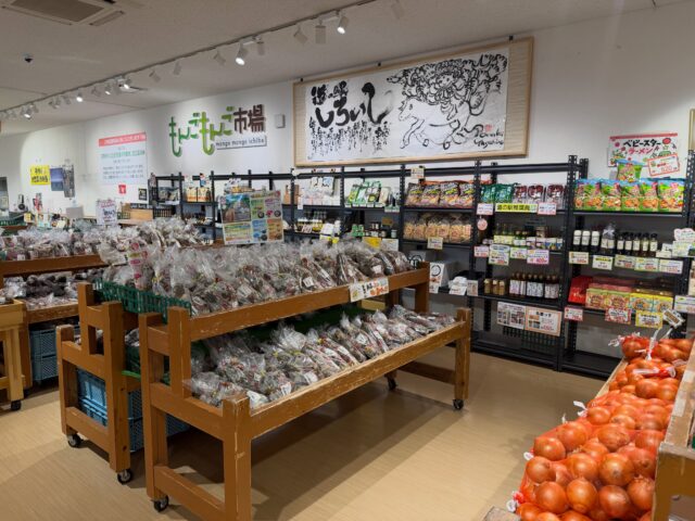 おはようございます😊
9月14日（月）9時オープンしました！

雨になりました☔

【9月14日は食いしん坊の日】
日付は「く（9）い（1）し（4）んぼう」（食いしん坊）と読む語呂合わせから。
食事をもっと美味しく、もっと楽しくすることを常に心掛けるとともに、生産者や料理人などへの感謝を忘れない、真の食いしん坊のための日とすることが目的。

店内外滑りやすくなっておりますので、お気をつけてお越しください😊

本日もご来店お待ちしてます😊

#道の駅しろいし