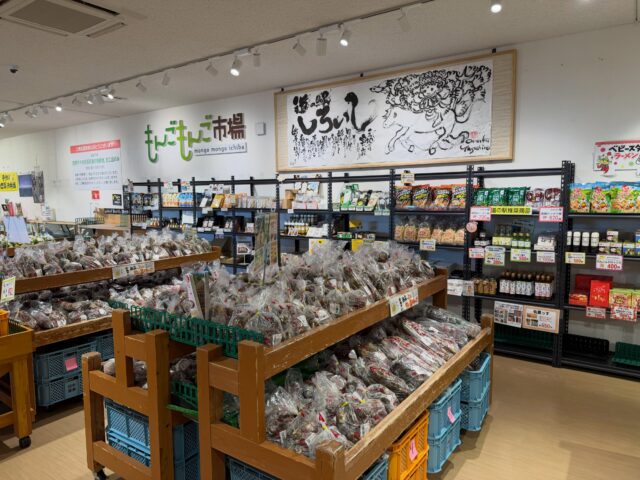 おはようございます☀️
10月3日（土）9時オープンしました！
いいお天気になりました☀️

朝から多くのお客様にご来店いただきありがとうございます😊

玉葱の出荷量が少なく、購入制限させていただいてます🙇‍♀️

本日もご来店お待ちしてます😊

#道の駅しろいし